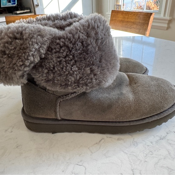 UGG gray fold over boots - Picture 4 of 12